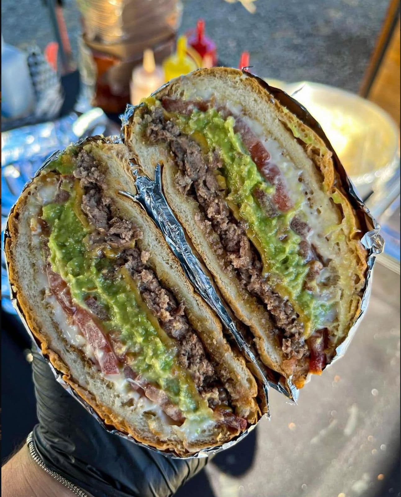 Hamburguesa BurGer Gang partida a la mitad